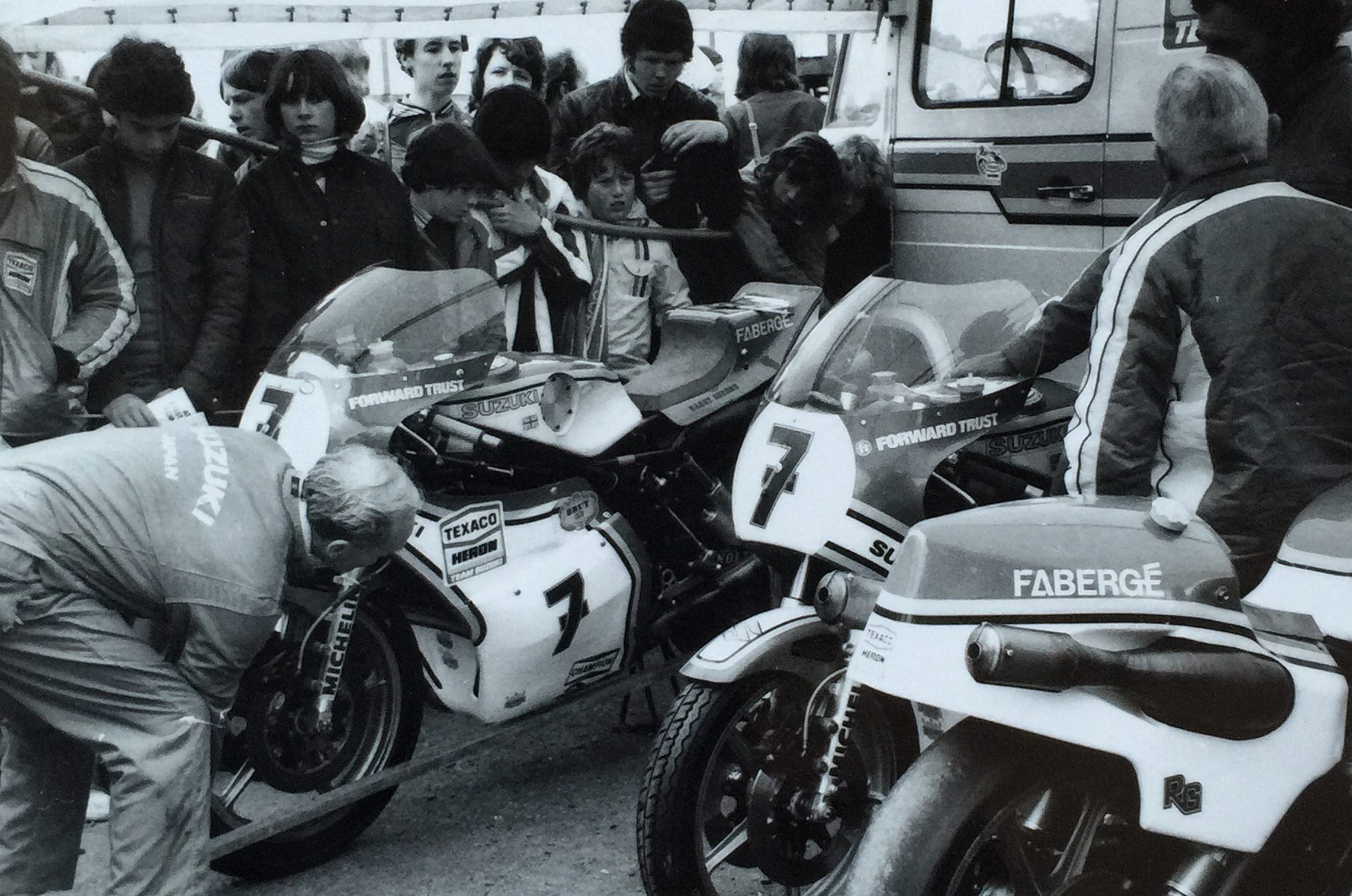 40484278_723235128013028_562875899595194368_n